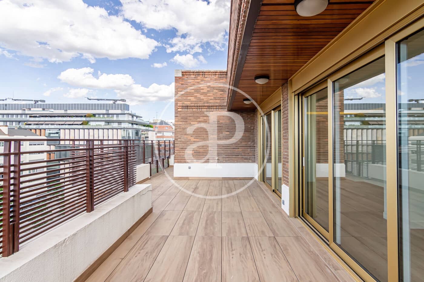 Ático de 4 habitaciones en Madrid ciudad en alquiler con garaje - 10.000 € (Ref: 9927420)