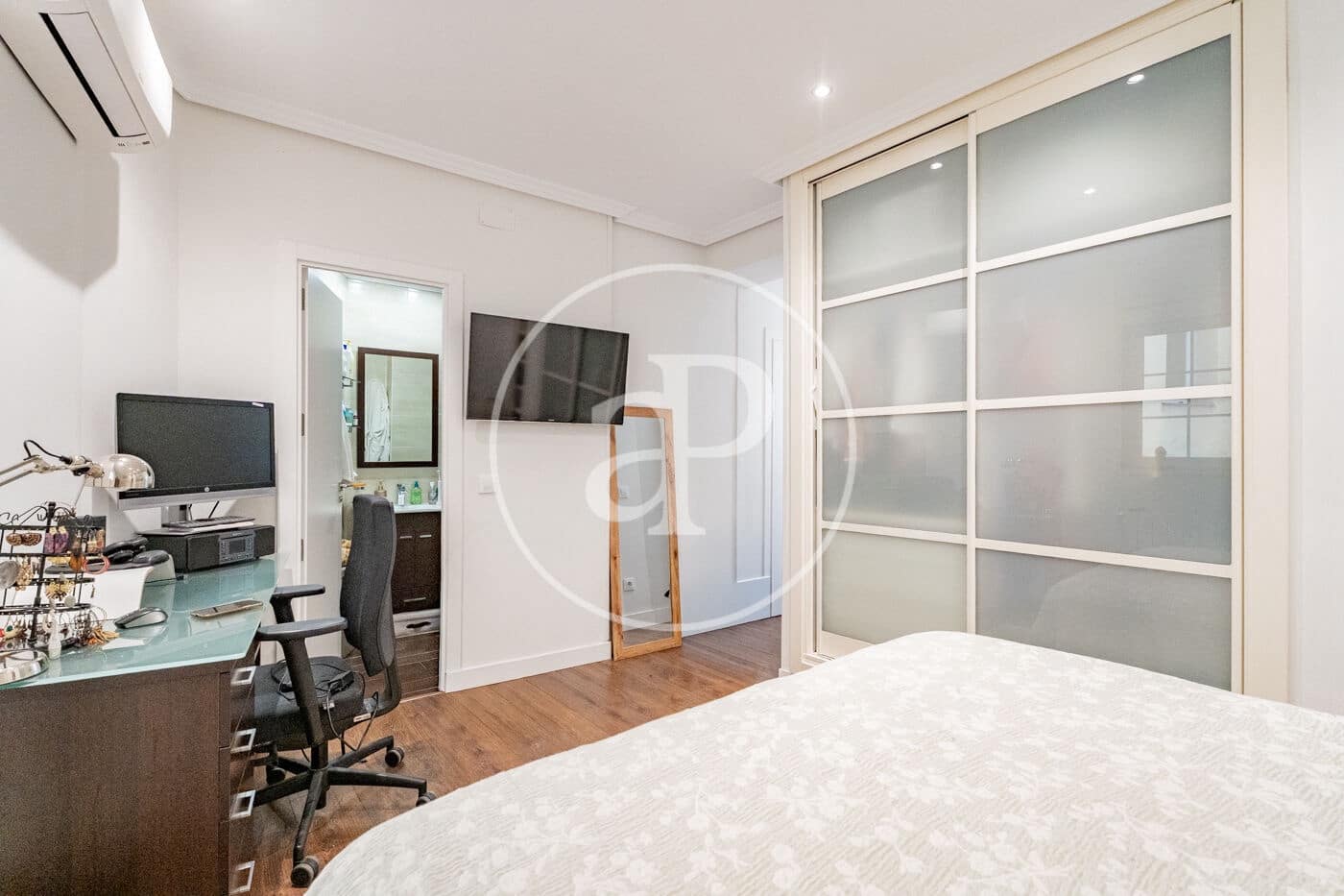 2 bedroom Apartment for rent in Madrid city - € 3,300 (Ref: 9929411)