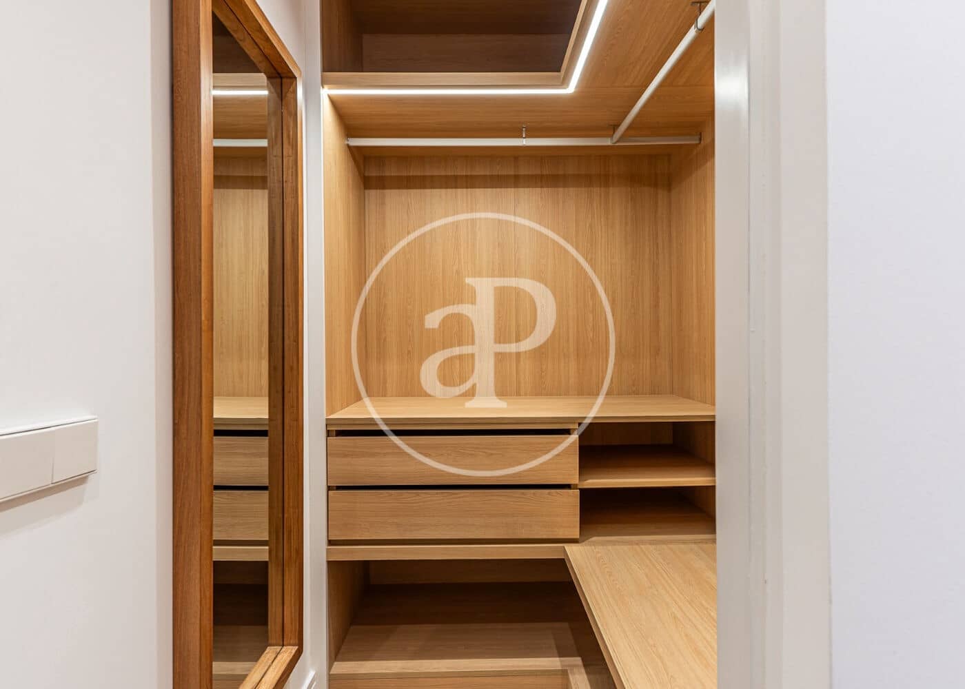 4 bedroom Apartment for sale in Madrid city - € 925,000 (Ref: 9939989)