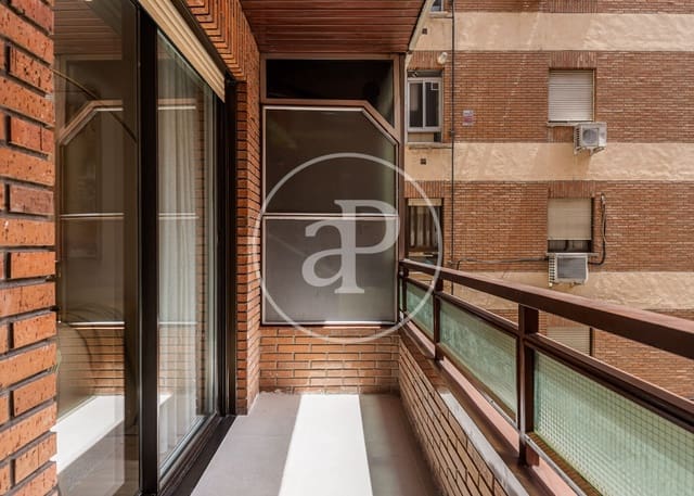 4 bedroom Apartment for sale in Delicias, Madrid city - € 925,000 (Ref: 9939989)