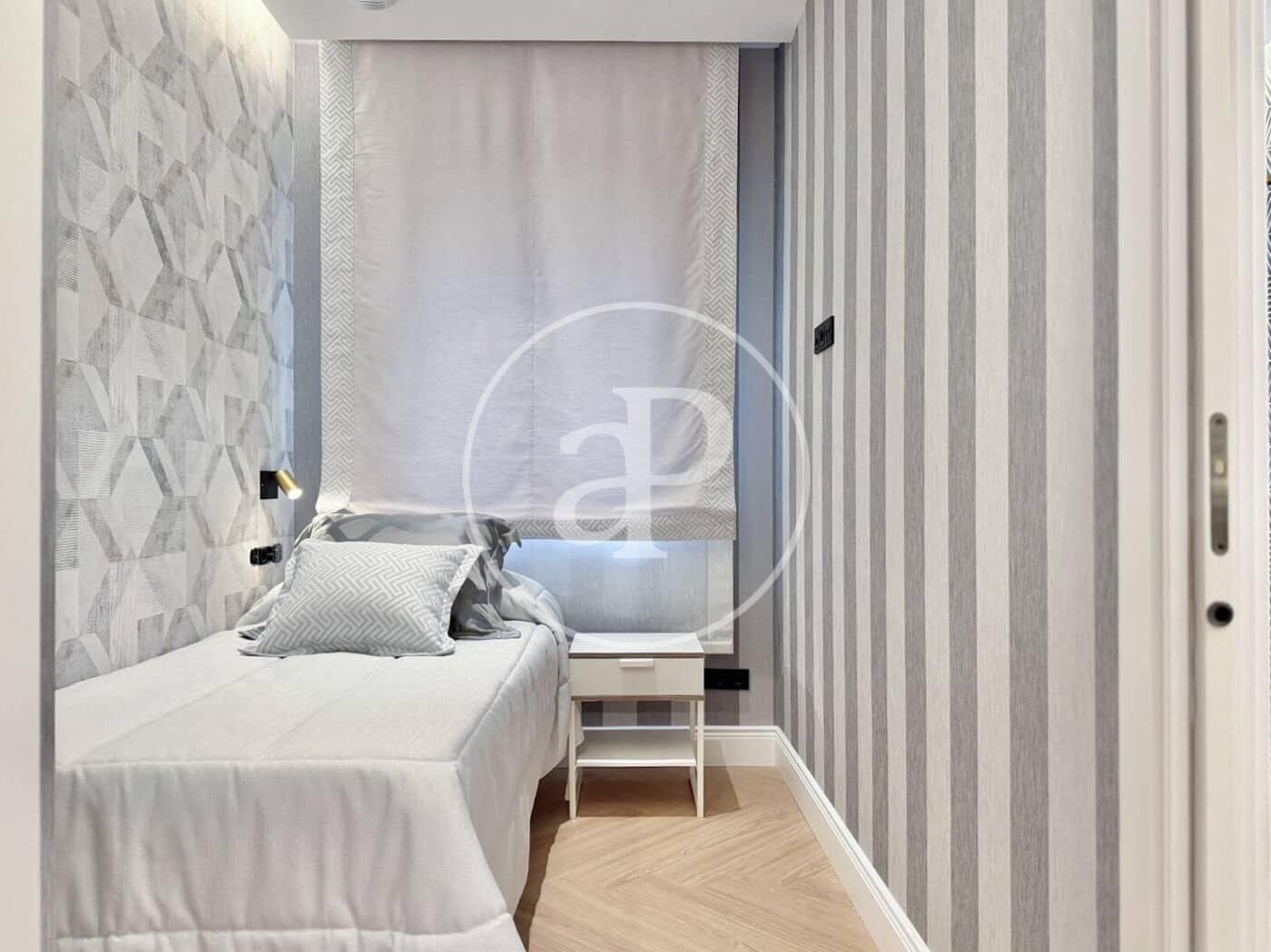 4 bedroom Apartment for sale in Madrid city - € 1,590,000 (Ref: 9939992)