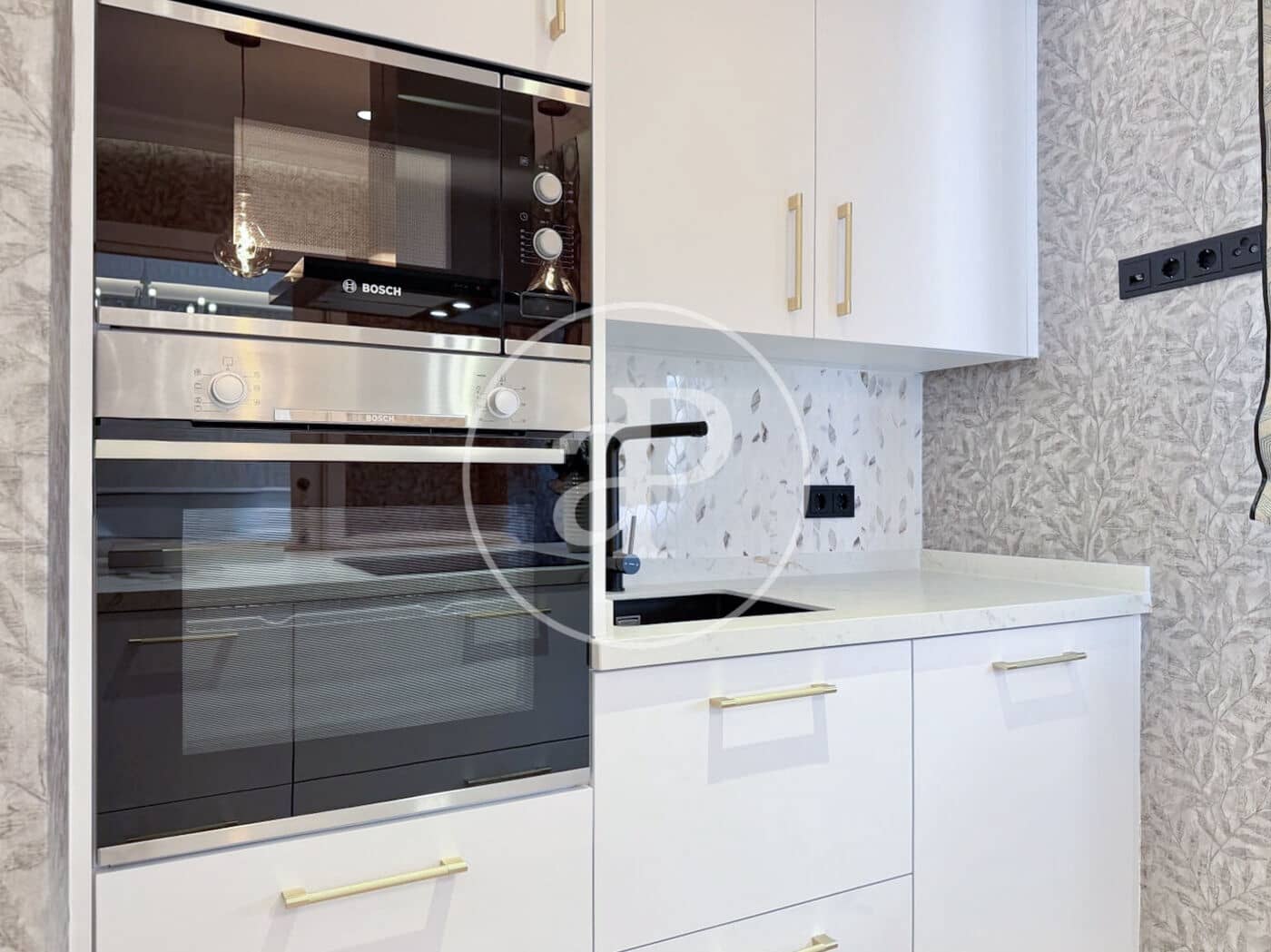 4 bedroom Apartment for sale in Madrid city - € 1,590,000 (Ref: 9939992)