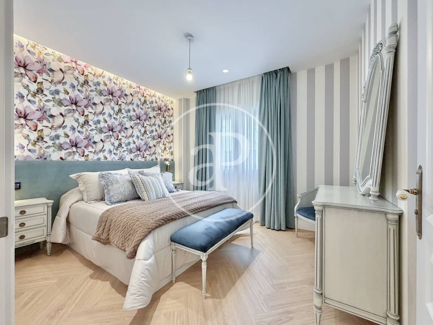 4 bedroom Apartment for sale in Madrid city - € 1,590,000 (Ref: 9939992)