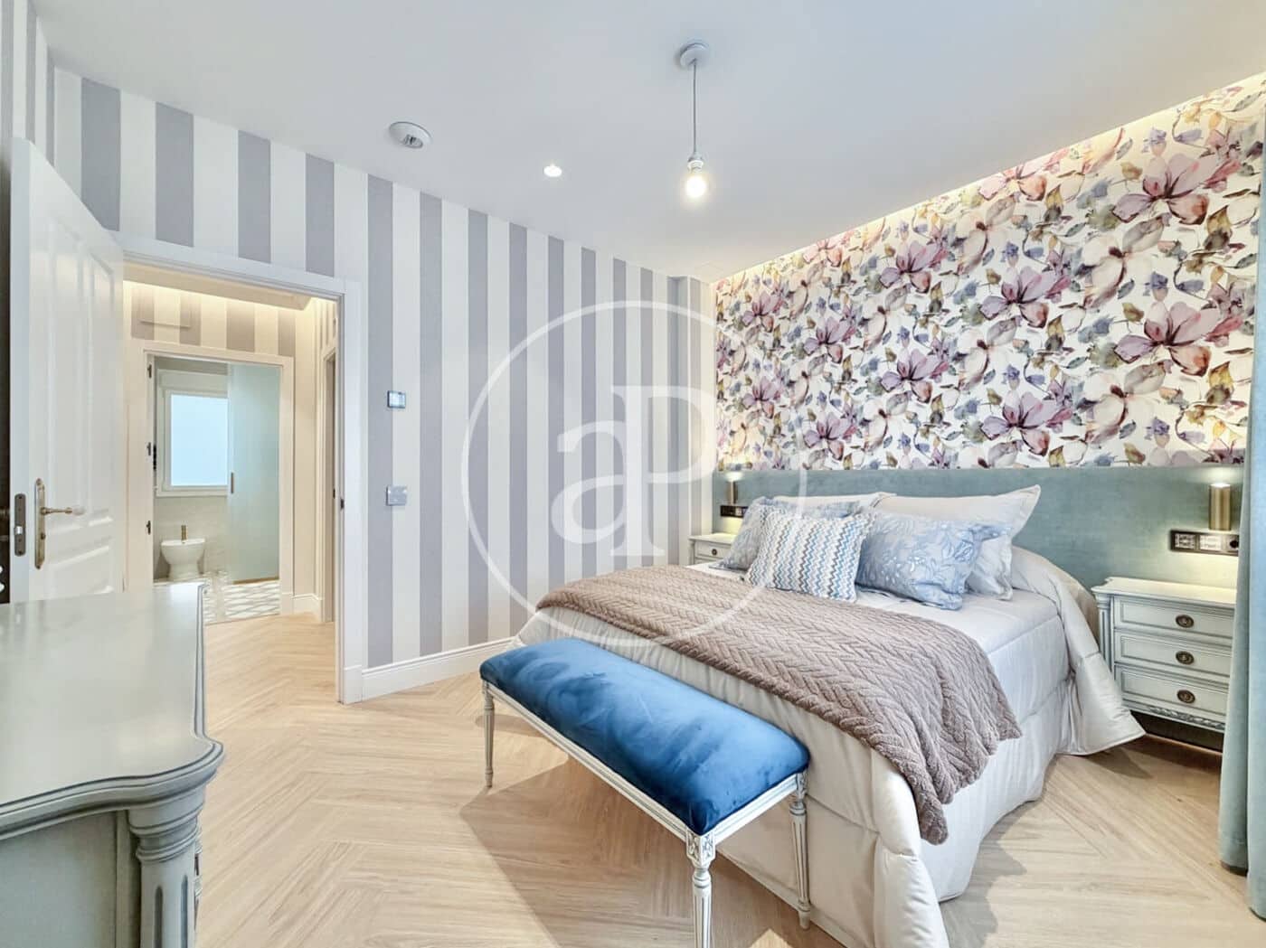 4 bedroom Apartment for sale in Madrid city - € 1,590,000 (Ref: 9939992)
