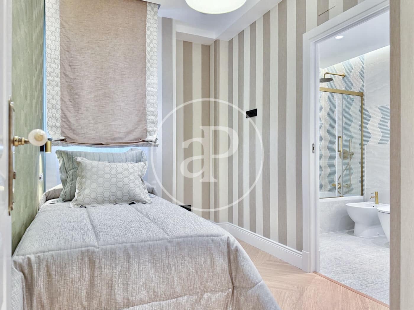 4 bedroom Apartment for sale in Madrid city - € 1,590,000 (Ref: 9939992)