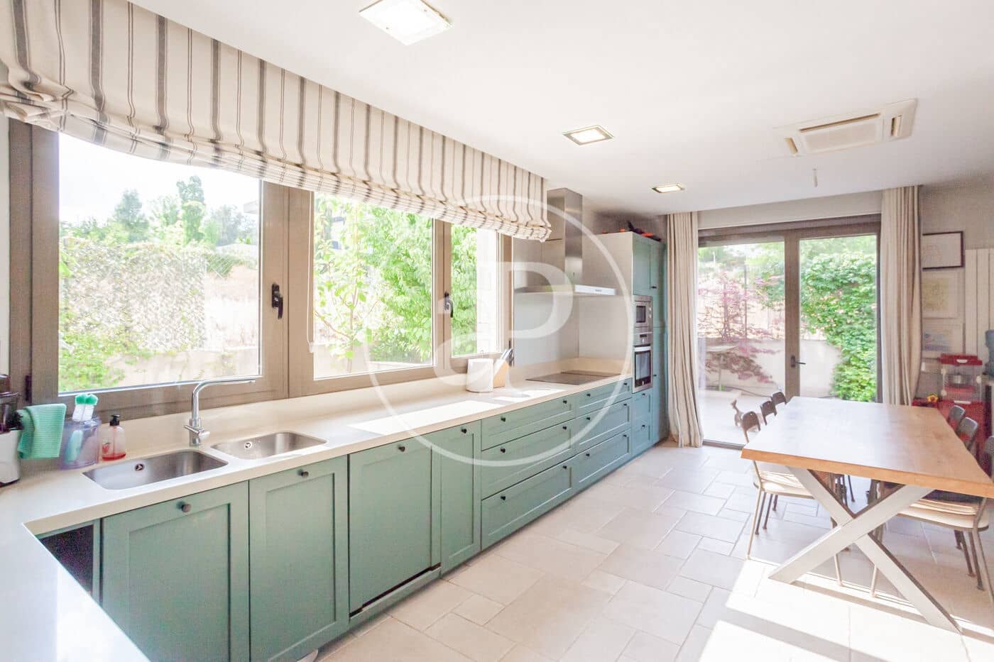 5 bedroom Villa for sale in Madrid city with pool - € 3,490,000 (Ref: 9939993)