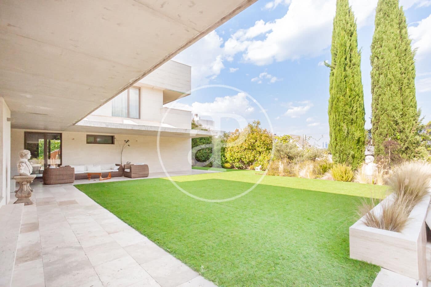 5 bedroom Villa for sale in Madrid city with pool - € 3,490,000 (Ref: 9939993)