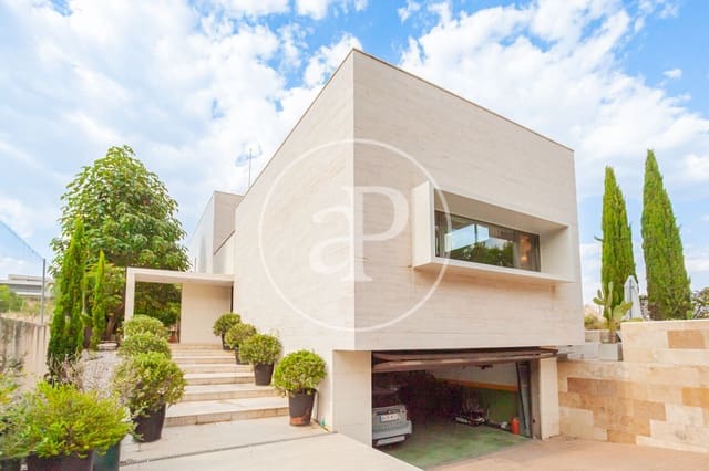 5 bedroom Villa for sale in Aravaca, Madrid city with pool - € 3,490,000 (Ref: 9939993)
