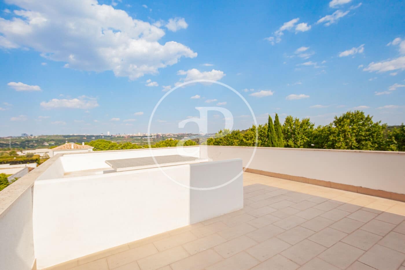 5 bedroom Villa for sale in Madrid city with pool - € 3,490,000 (Ref: 9939993)