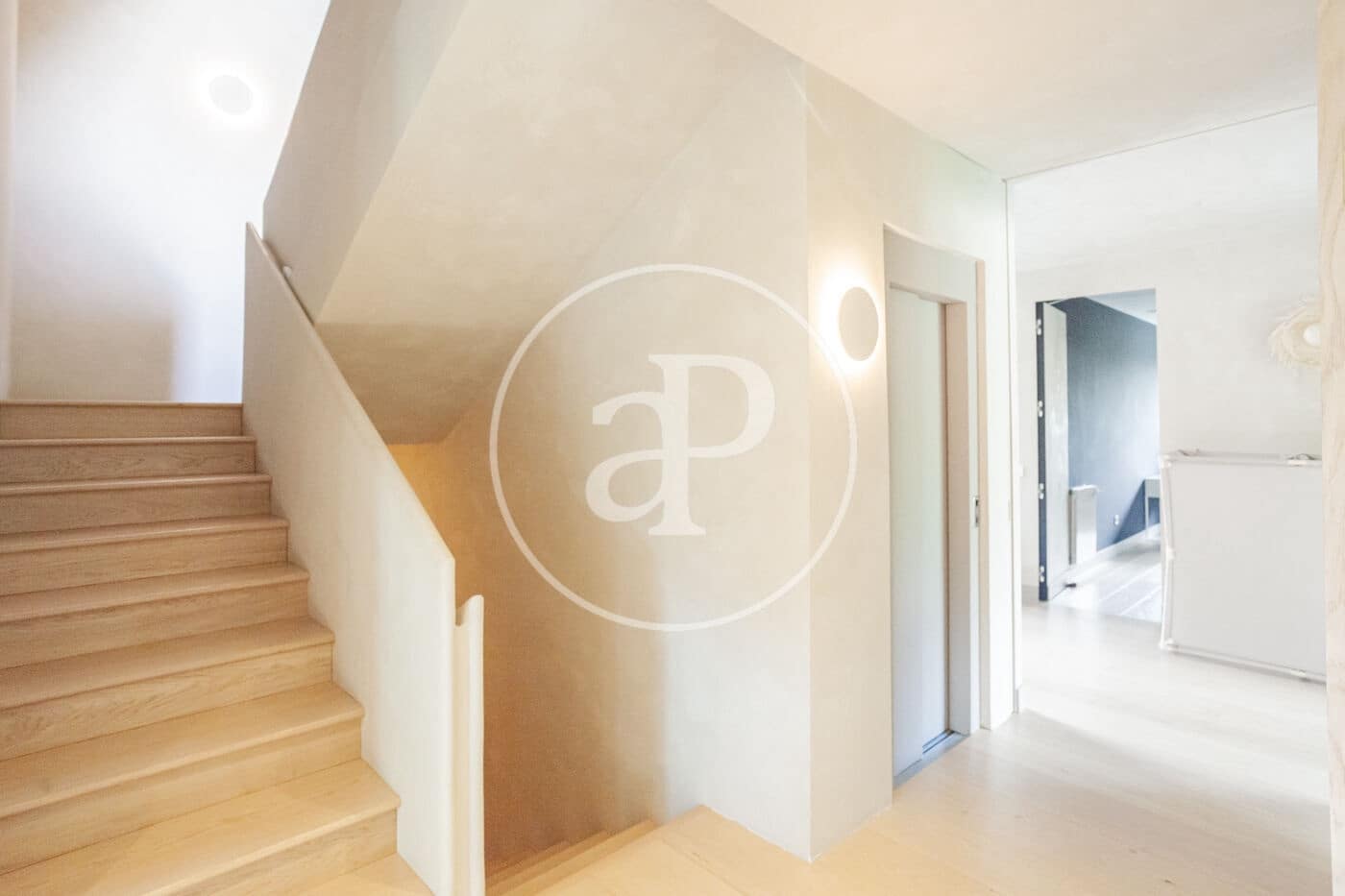 5 bedroom Villa for sale in Madrid city with pool - € 3,490,000 (Ref: 9939993)