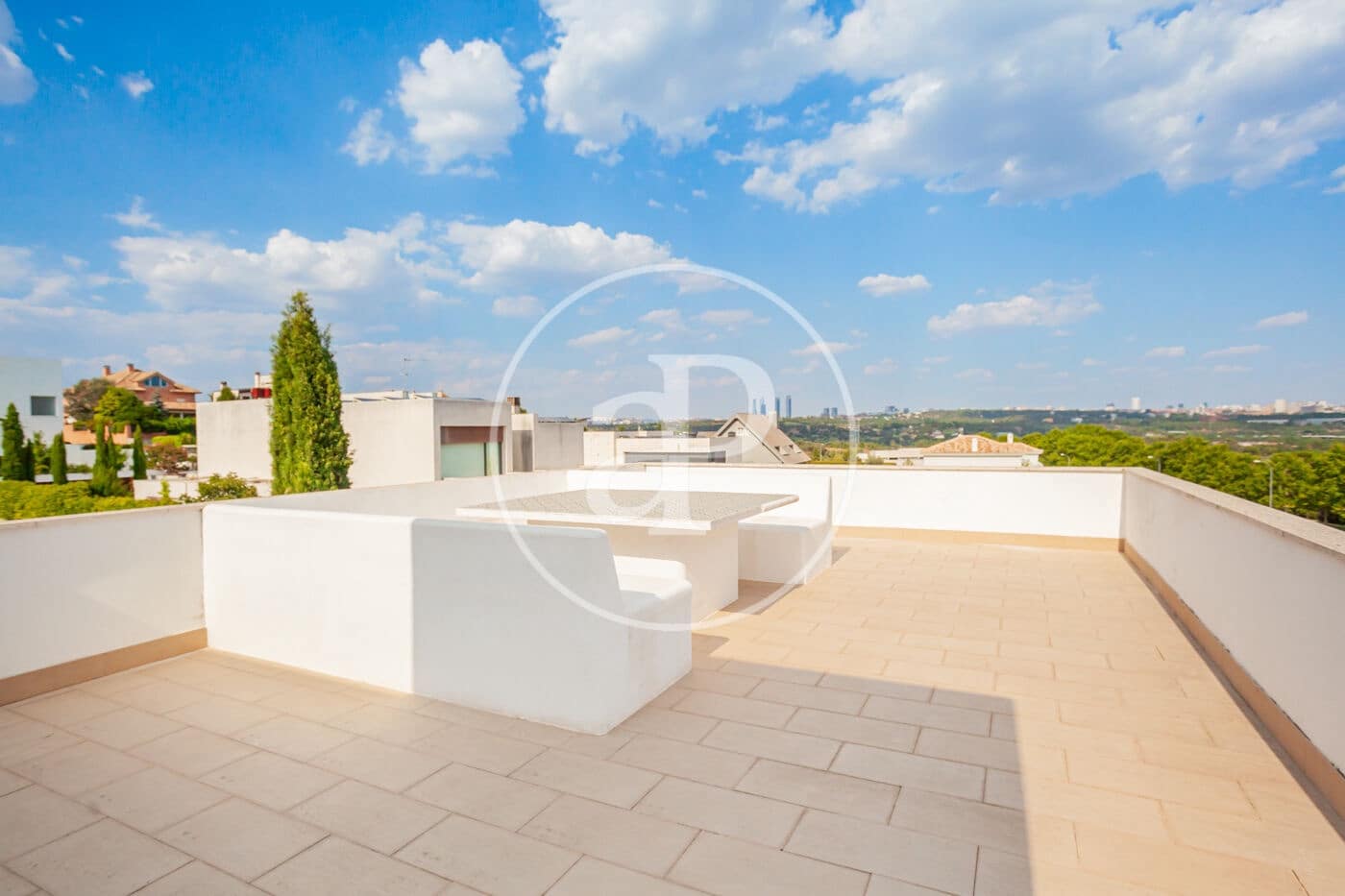 5 bedroom Villa for sale in Madrid city with pool - € 3,490,000 (Ref: 9939993)