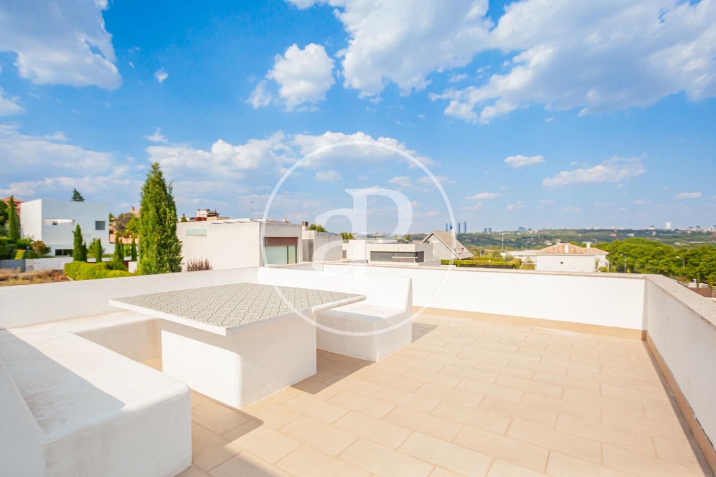 5 bedroom Villa for sale in Madrid city with pool - € 3,490,000 (Ref: 9939993)