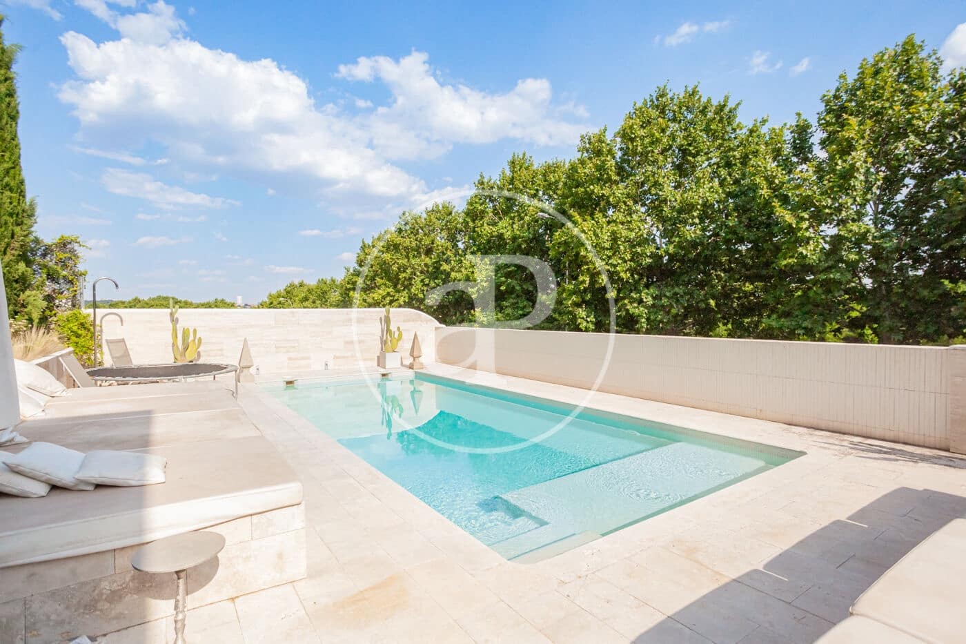 5 bedroom Villa for sale in Madrid city with pool - € 3,490,000 (Ref: 9939993)