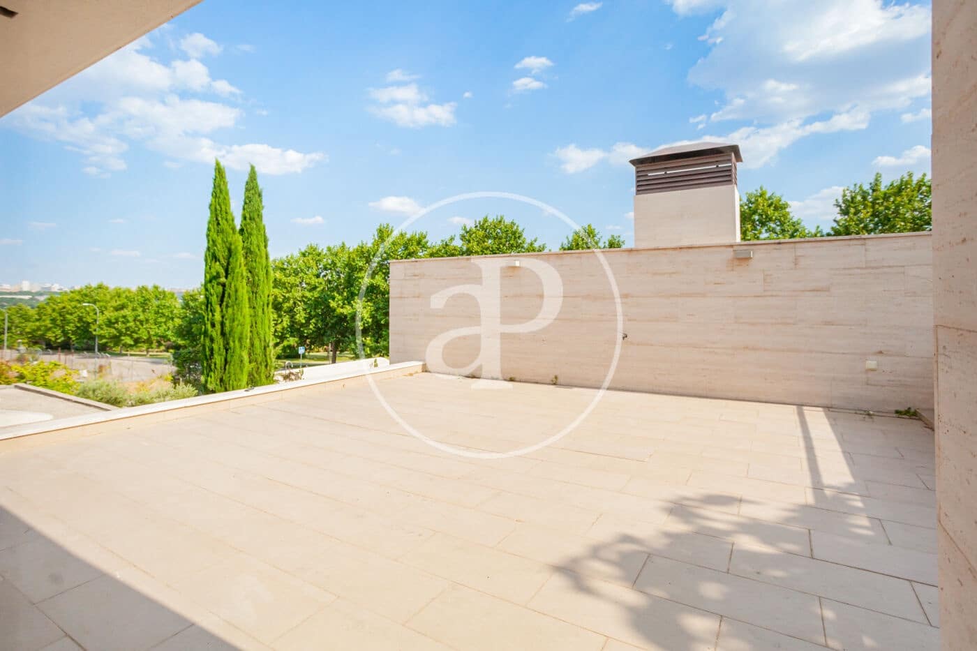 5 bedroom Villa for sale in Madrid city with pool - € 3,490,000 (Ref: 9939993)