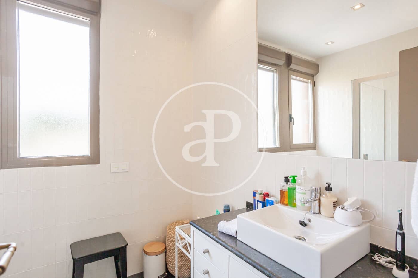 5 bedroom Villa for sale in Madrid city with pool - € 3,490,000 (Ref: 9939993)