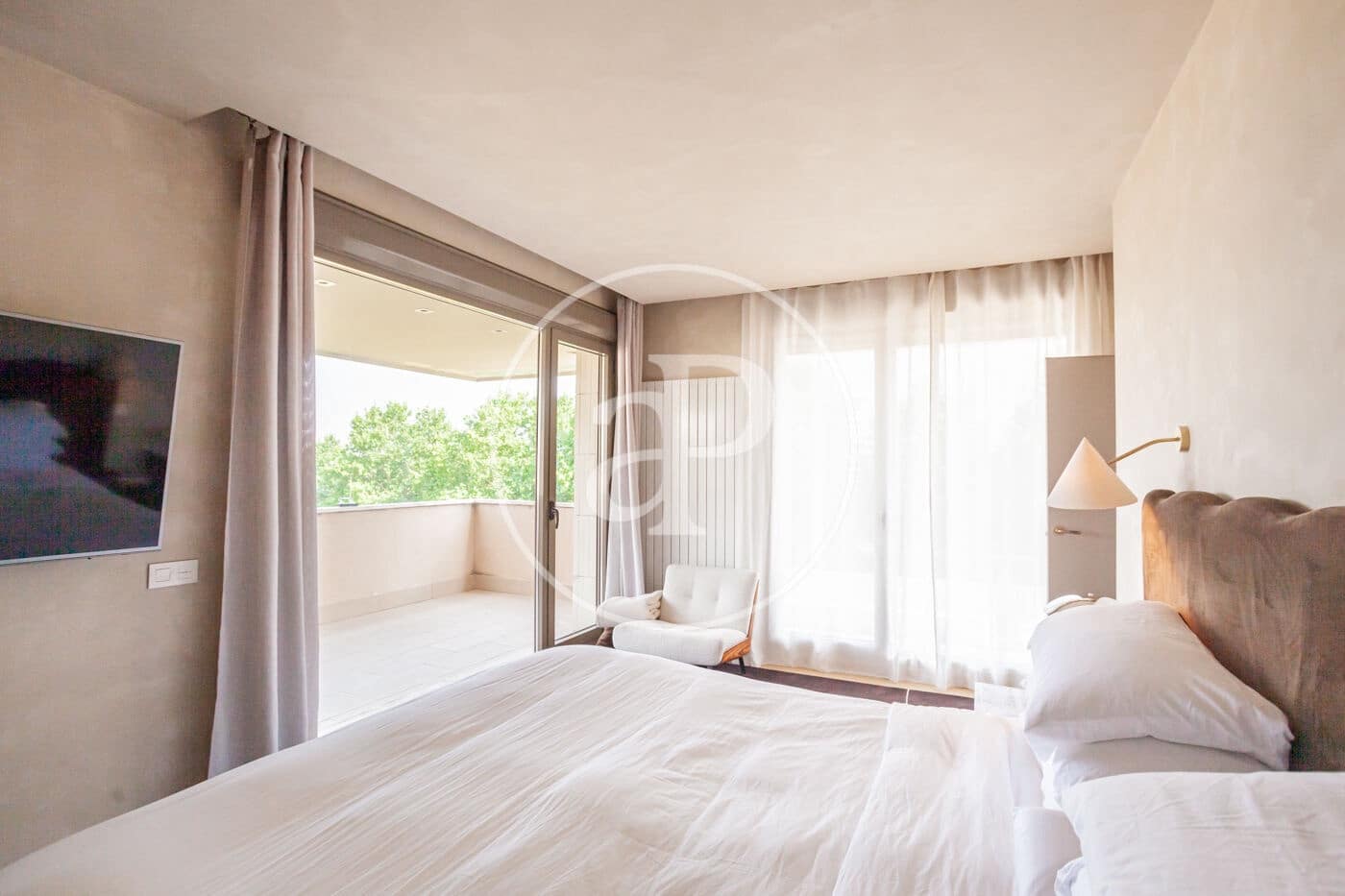 5 bedroom Villa for sale in Madrid city with pool - € 3,490,000 (Ref: 9939993)