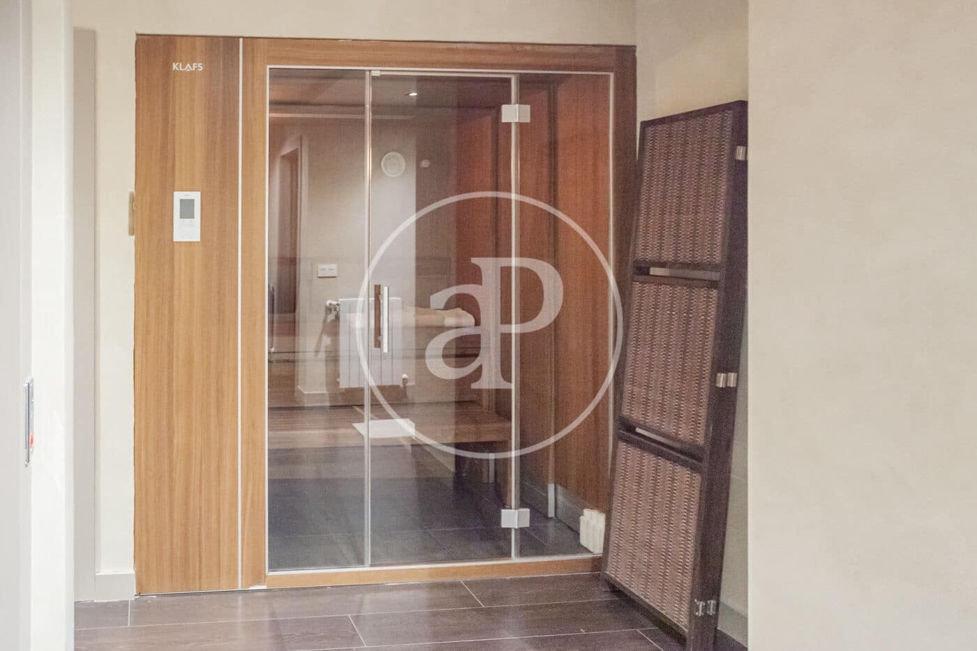 5 bedroom Villa for sale in Madrid city with pool - € 3,490,000 (Ref: 9939993)