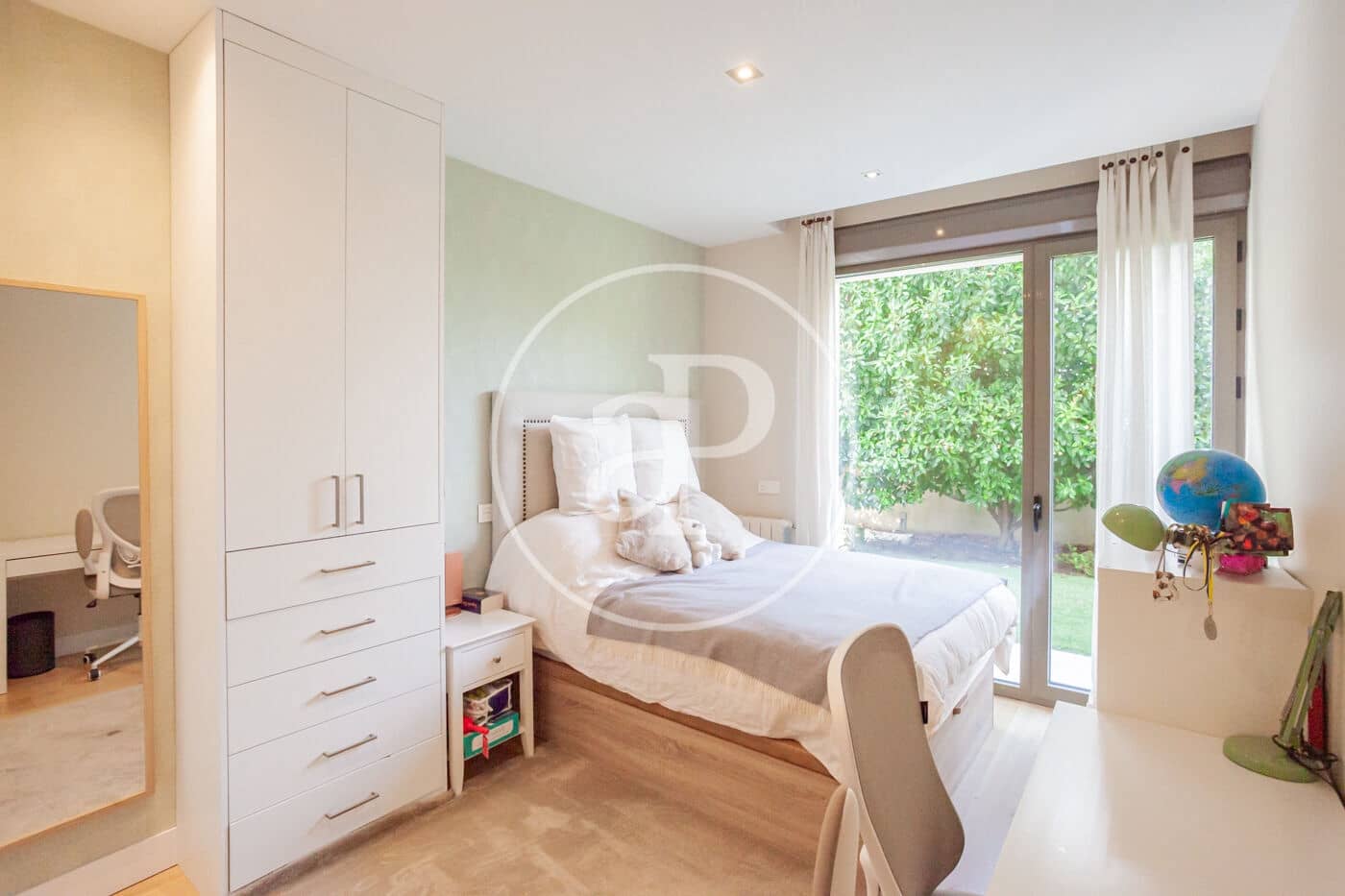 5 bedroom Villa for sale in Madrid city with pool - € 3,490,000 (Ref: 9939993)
