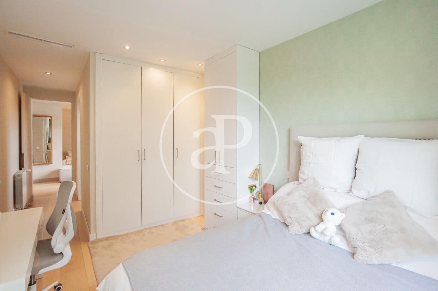 5 bedroom Villa for sale in Madrid city with pool - € 3,490,000 (Ref: 9939993)