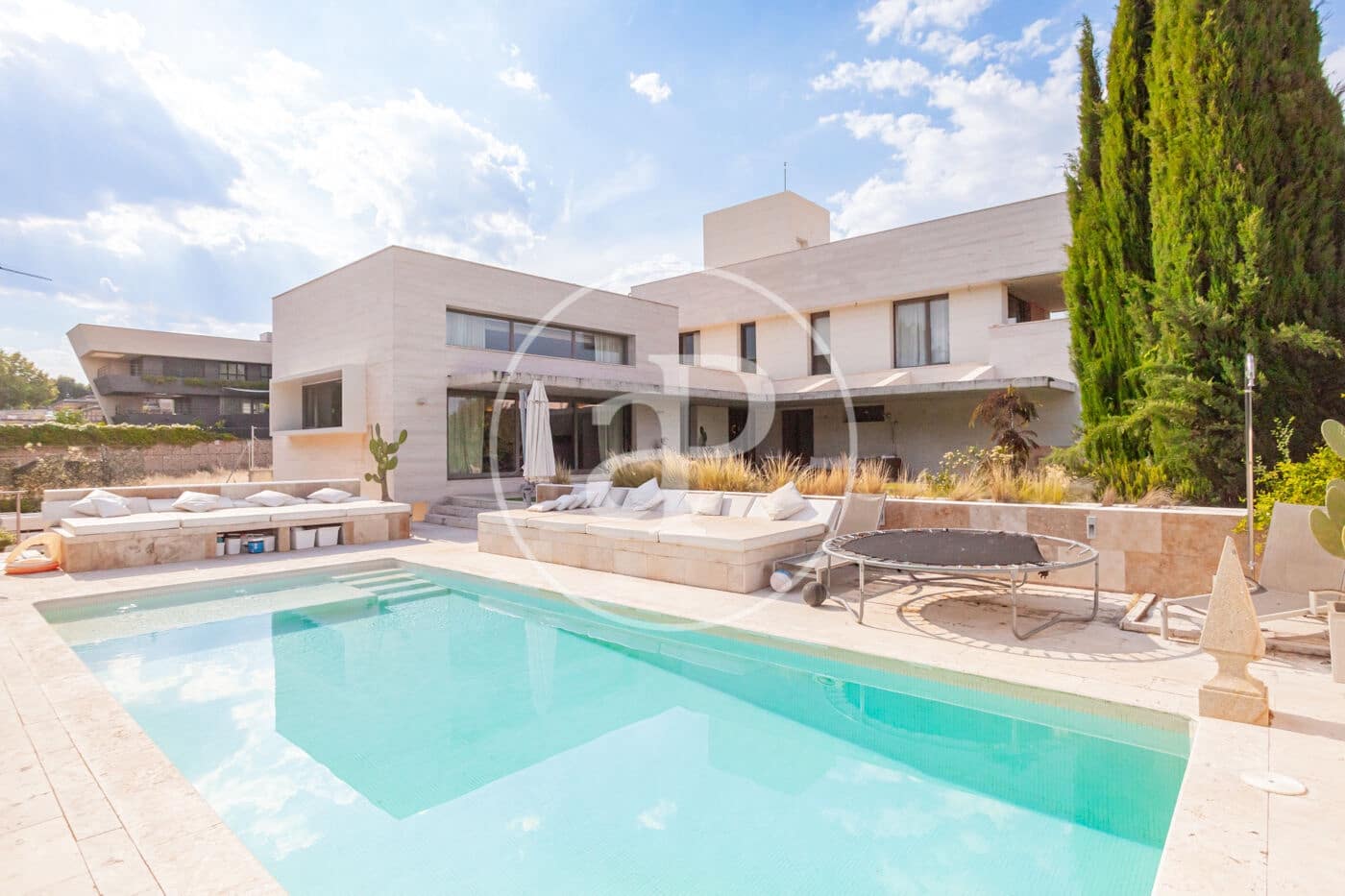 5 bedroom Villa for sale in Madrid city with pool - € 3,490,000 (Ref: 9939993)