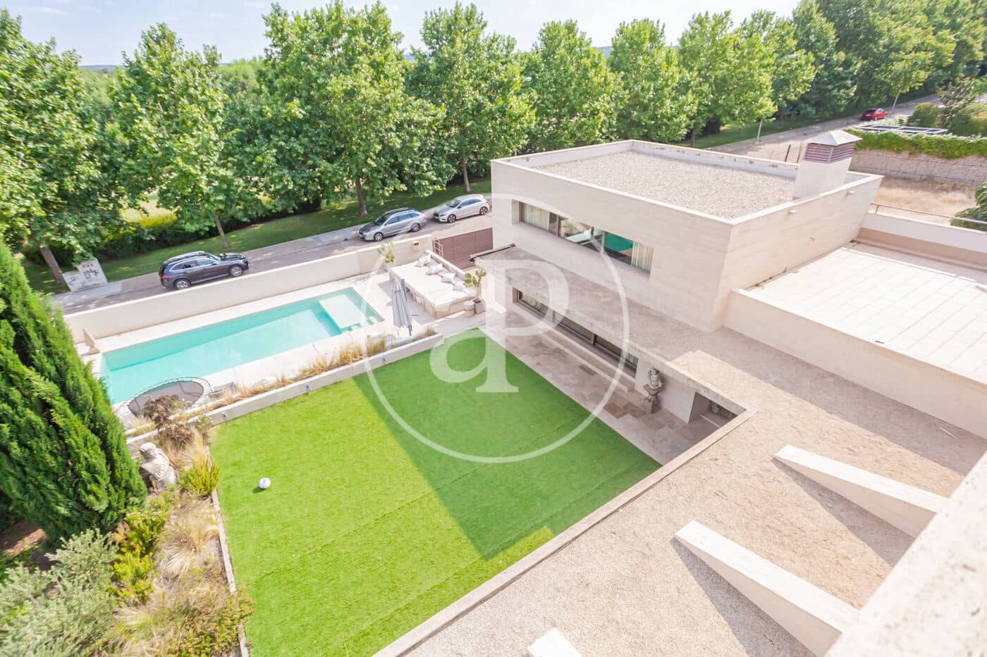 5 bedroom Villa for sale in Madrid city with pool - € 3,490,000 (Ref: 9939993)
