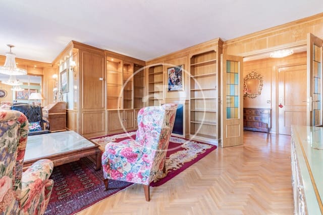 Apartamento de 3 habitaciones en Pacífico, Madrid ciudad en venta - 2.650.000 € (Ref: 9939994)