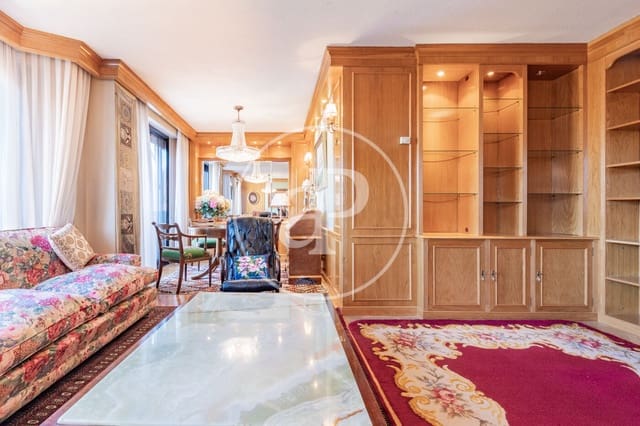 Apartamento de 3 habitaciones en Pacífico, Madrid ciudad en venta - 2.650.000 € (Ref: 9939994)