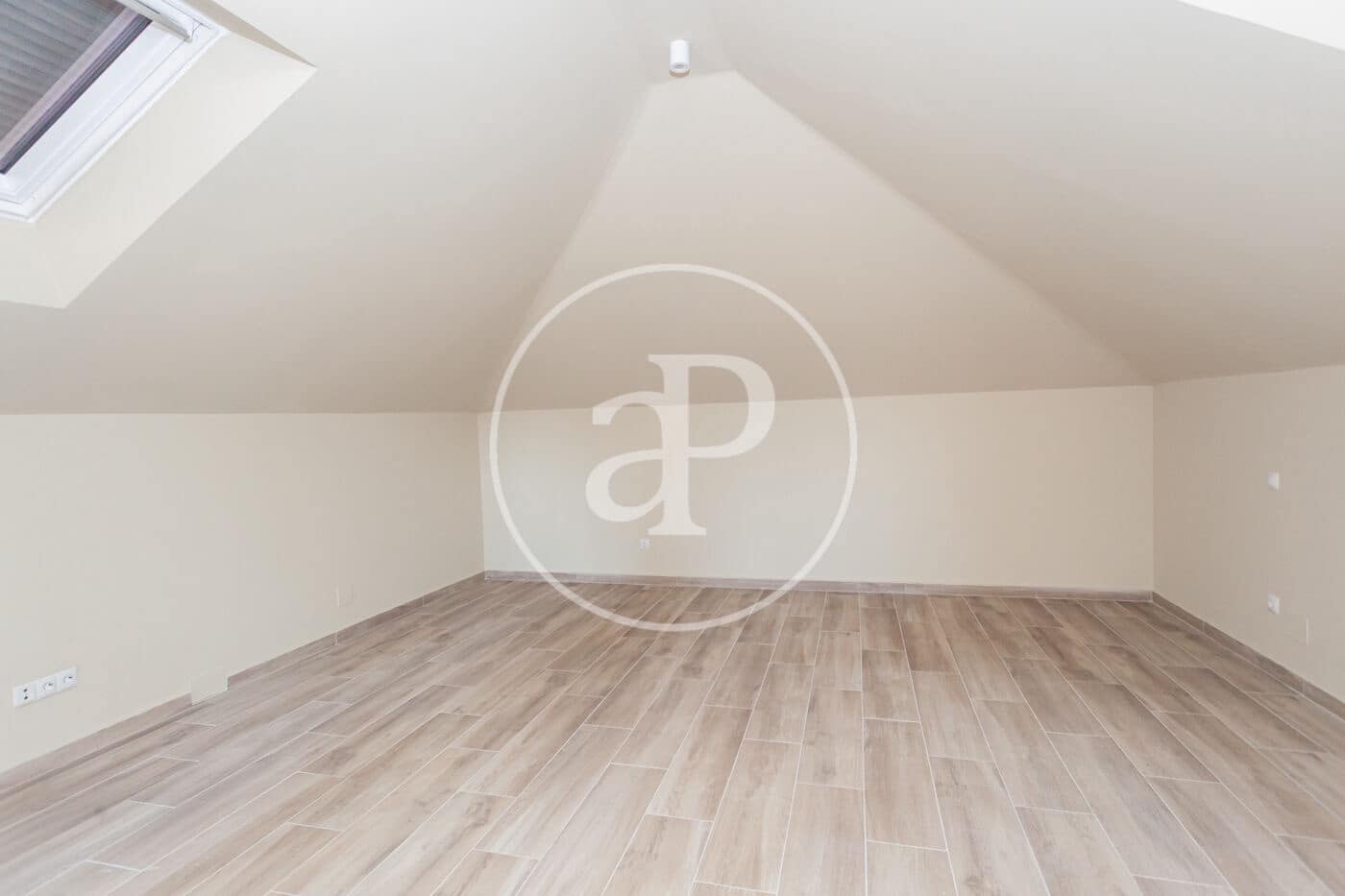 Villa/Maison de 6 chambres à louer à Madrid ville avec piscine garage - 7 500 € (Ref: 9942540)