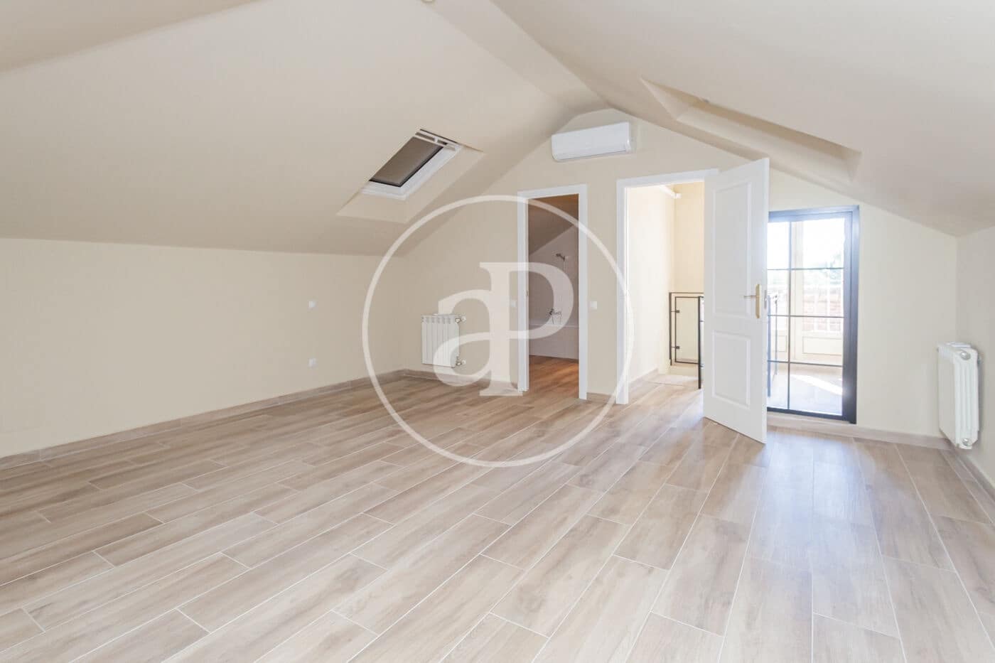 Villa/Maison de 6 chambres à louer à Madrid ville avec piscine garage - 7 500 € (Ref: 9942540)