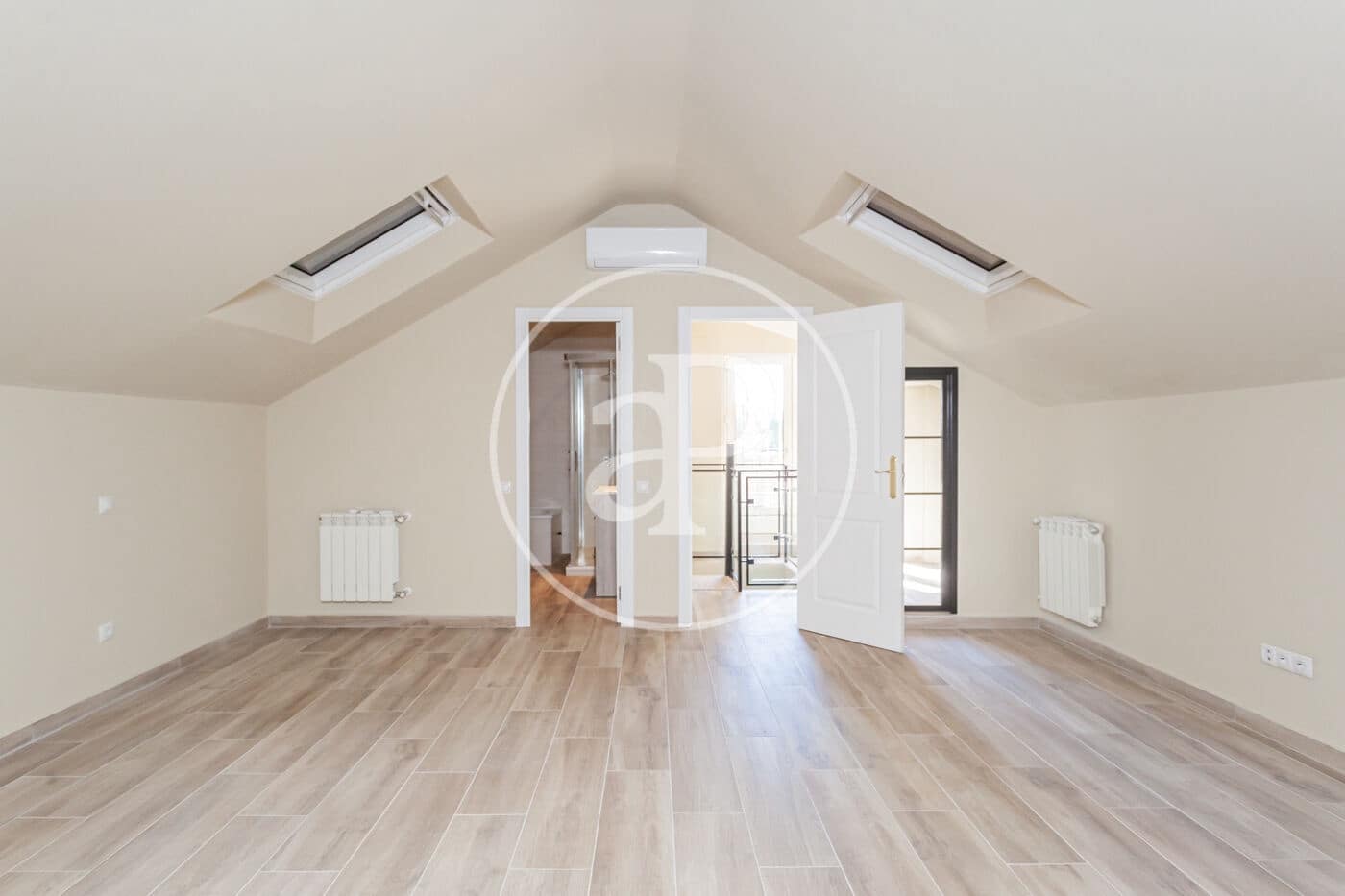 Villa/Maison de 6 chambres à louer à Madrid ville avec piscine garage - 7 500 € (Ref: 9942540)