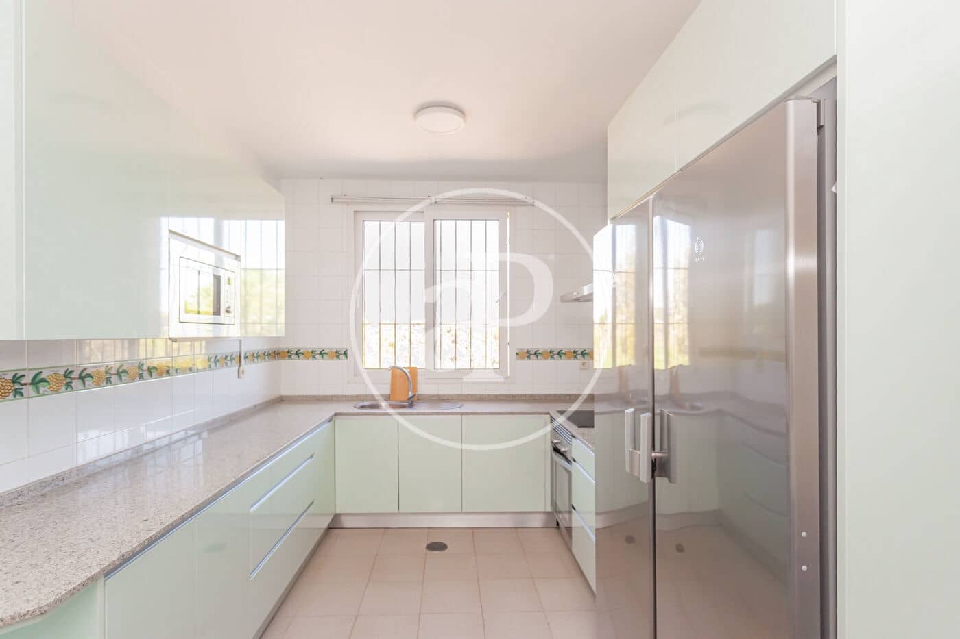 Villa/Maison de 6 chambres à louer à Madrid ville avec piscine garage - 7 500 € (Ref: 9942540)