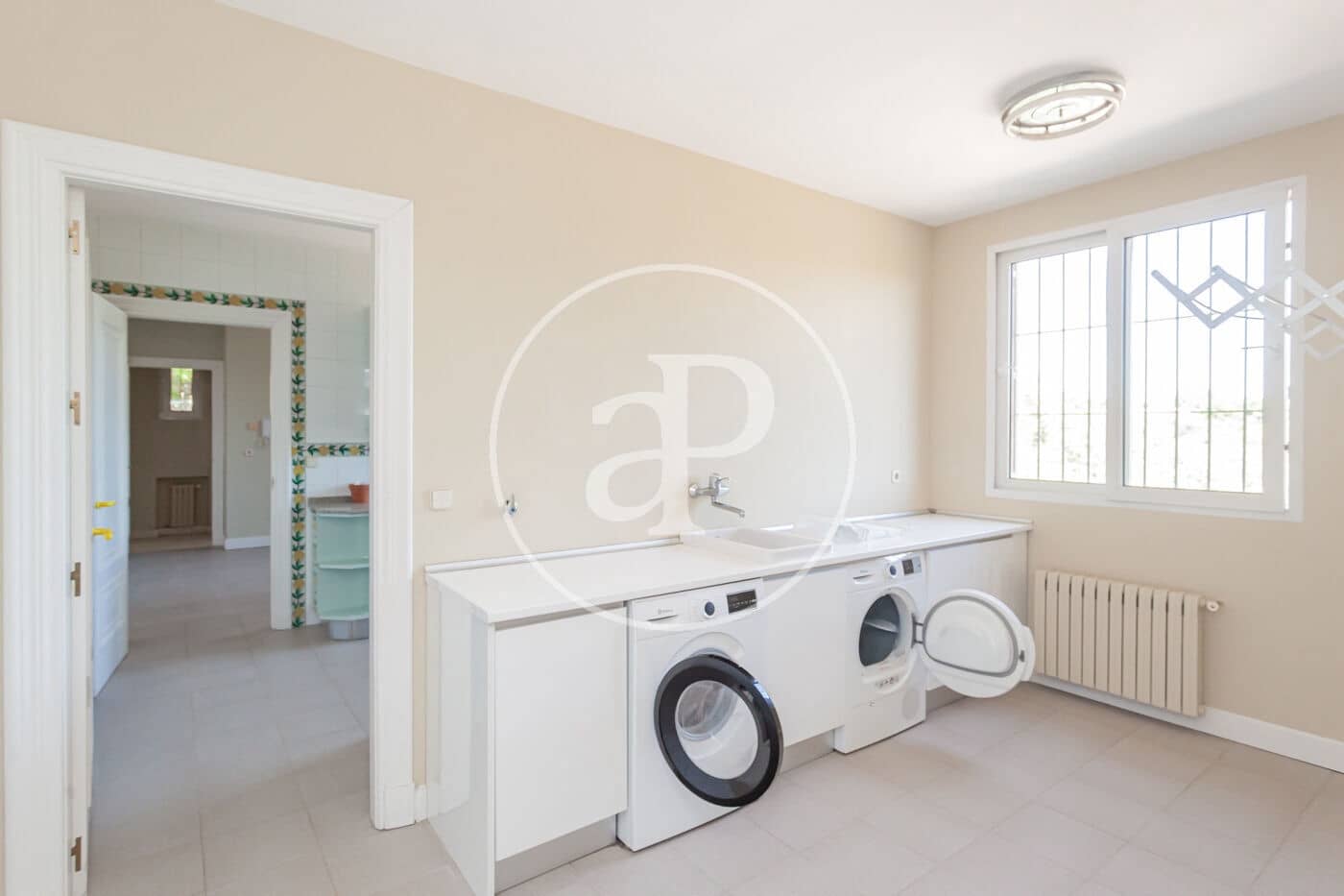 Villa/Maison de 6 chambres à louer à Madrid ville avec piscine garage - 7 500 € (Ref: 9942540)