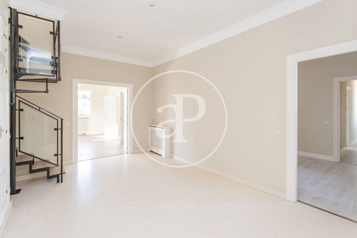 Villa/Maison de 6 chambres à louer à Madrid ville avec piscine garage - 7 500 € (Ref: 9942540)