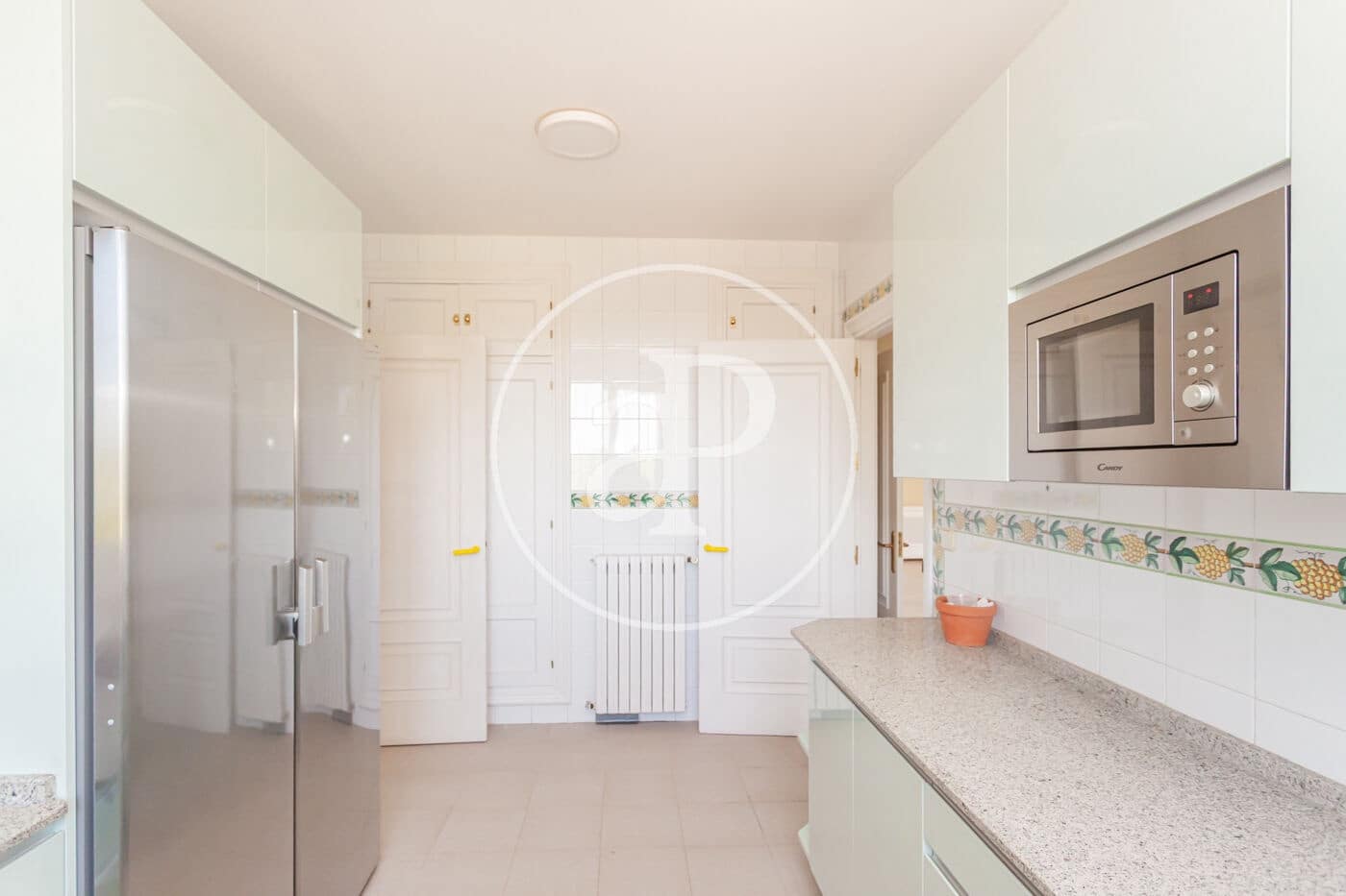 Villa/Maison de 6 chambres à louer à Madrid ville avec piscine garage - 7 500 € (Ref: 9942540)