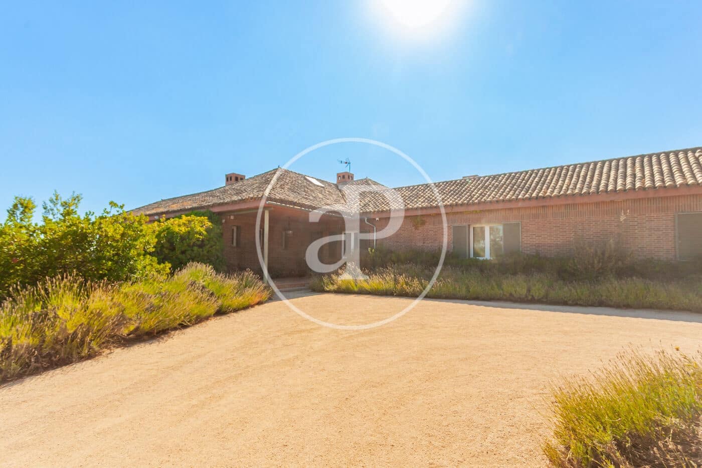Villa/Maison de 6 chambres à louer à Madrid ville avec piscine garage - 7 500 € (Ref: 9942540)