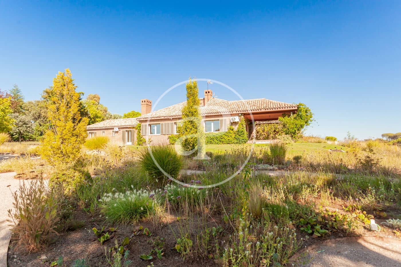 Villa/Maison de 6 chambres à louer à Madrid ville avec piscine garage - 7 500 € (Ref: 9942540)