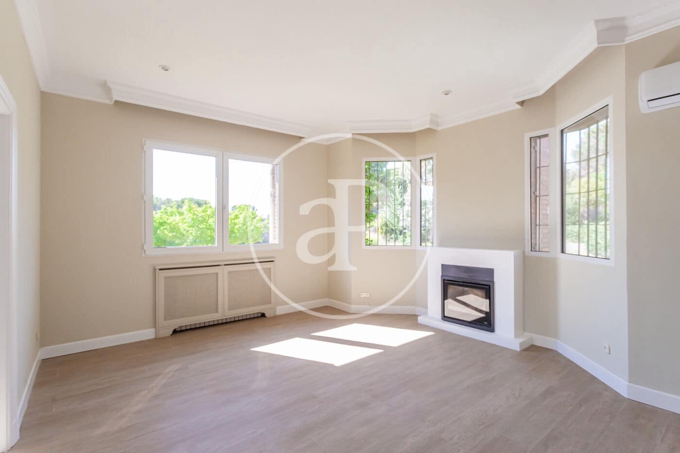 Villa/Maison de 6 chambres à louer à Madrid ville avec piscine garage - 7 500 € (Ref: 9942540)