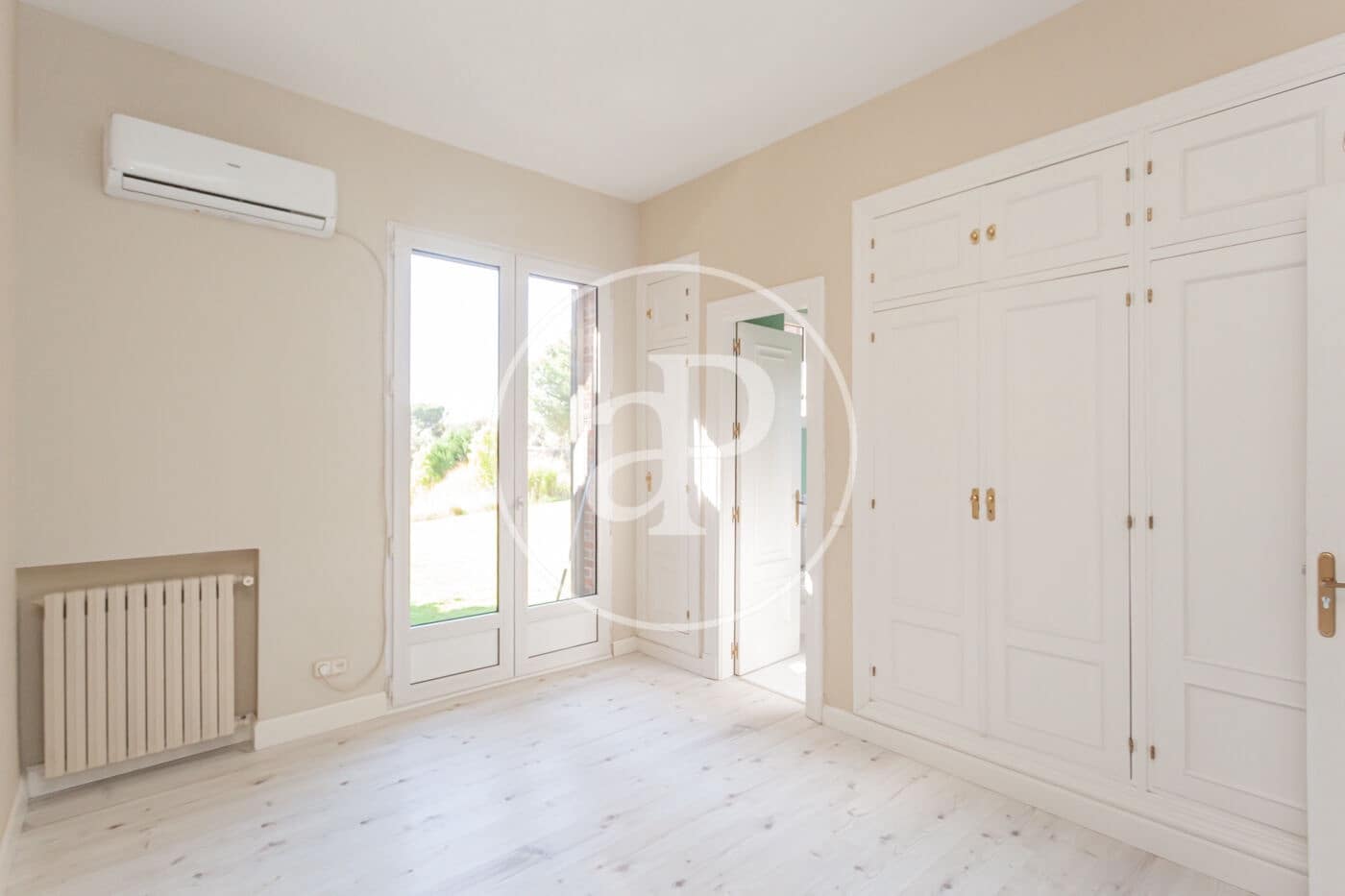 Villa/Maison de 6 chambres à louer à Madrid ville avec piscine garage - 7 500 € (Ref: 9942540)