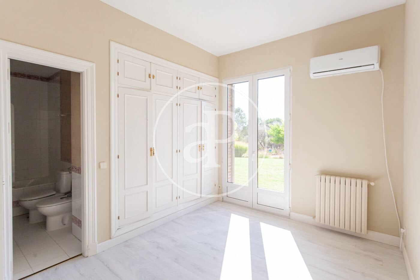 Villa/Maison de 6 chambres à louer à Madrid ville avec piscine garage - 7 500 € (Ref: 9942540)