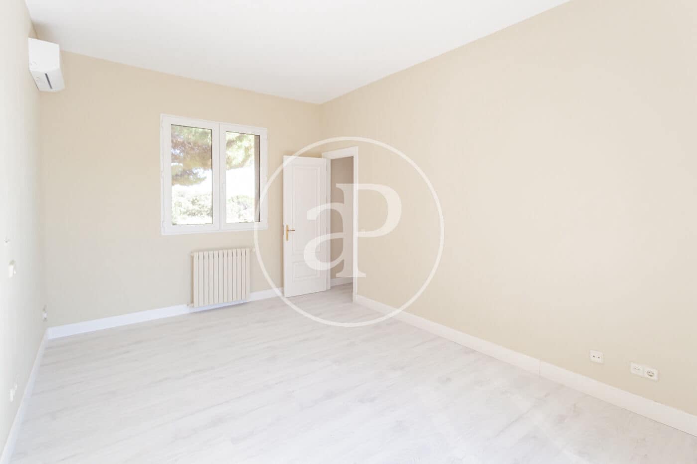 Villa/Maison de 6 chambres à louer à Madrid ville avec piscine garage - 7 500 € (Ref: 9942540)