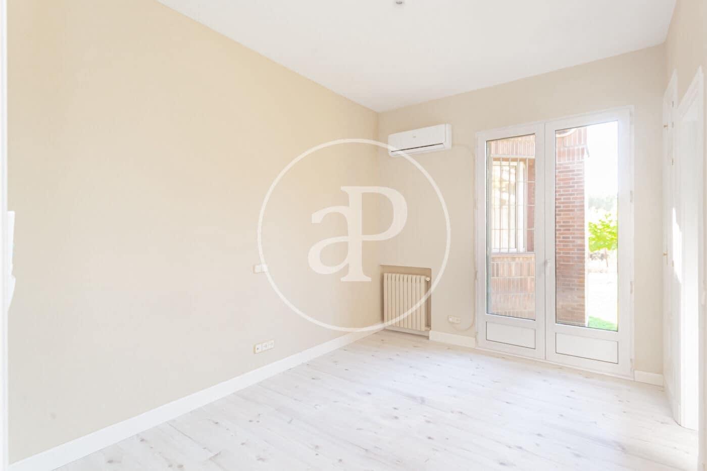 Villa/Maison de 6 chambres à louer à Madrid ville avec piscine garage - 7 500 € (Ref: 9942540)