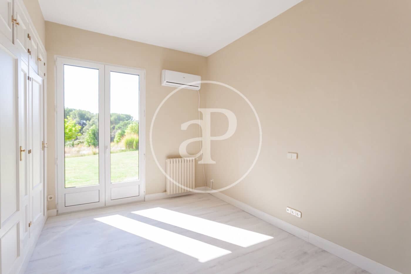 Villa/Maison de 6 chambres à louer à Madrid ville avec piscine garage - 7 500 € (Ref: 9942540)