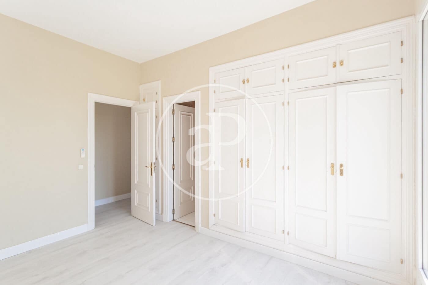 Villa/Maison de 6 chambres à louer à Madrid ville avec piscine garage - 7 500 € (Ref: 9942540)