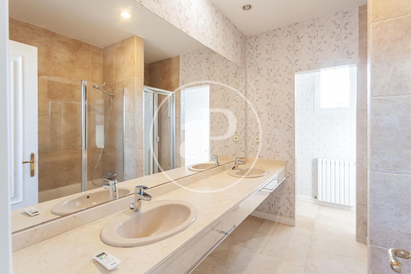 Villa/Maison de 6 chambres à louer à Madrid ville avec piscine garage - 7 500 € (Ref: 9942540)
