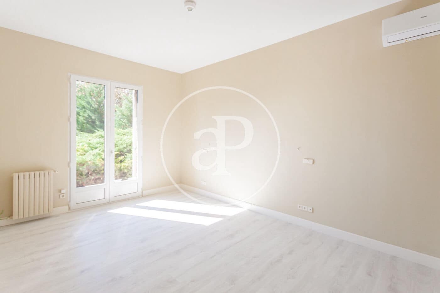 Villa/Maison de 6 chambres à louer à Madrid ville avec piscine garage - 7 500 € (Ref: 9942540)