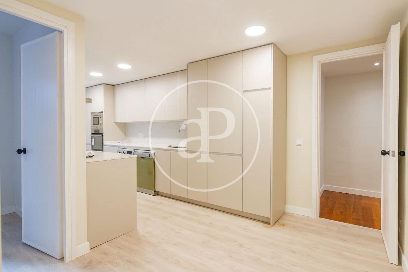 4 sypialnia Apartament do wynajęcia w Miasto Madryt z basenem garażem - 5 500 € (Ref: 9942542)