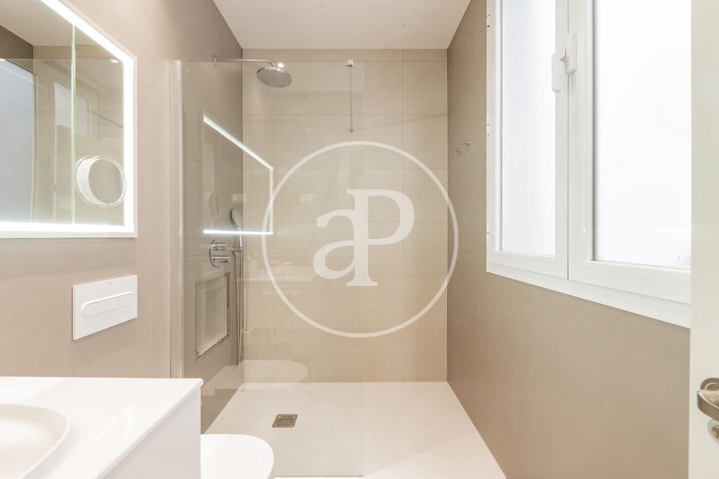 2 bedroom Apartment for sale in Madrid city - € 935,000 (Ref: 9947934)