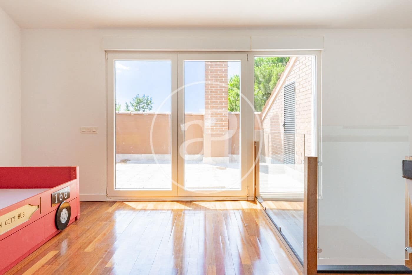 5 sypialnia Willa na sprzedaż w La Moraleja z basenem - 1 850 000 € (Ref: 9947935)