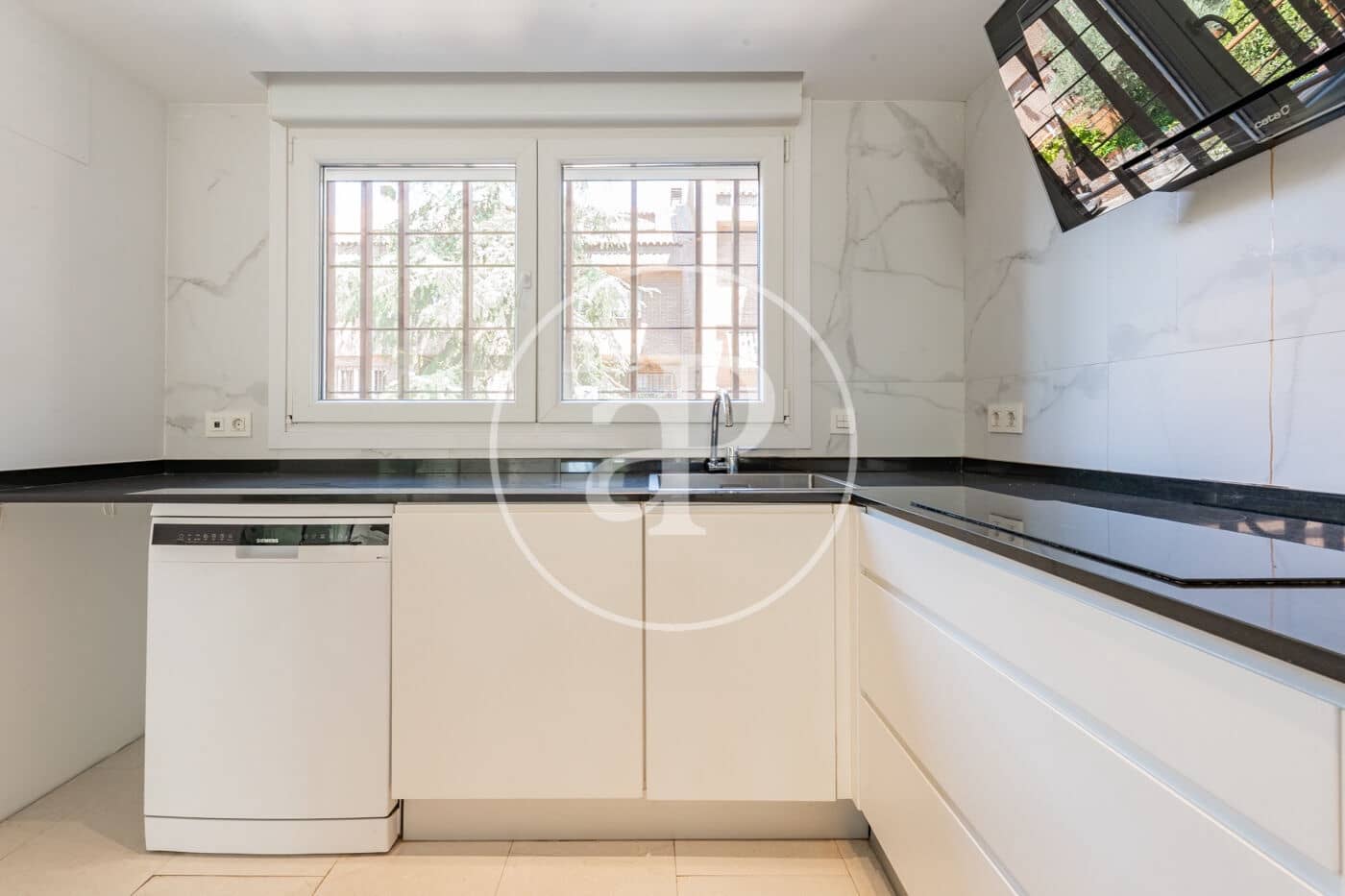 5 sypialnia Willa na sprzedaż w La Moraleja z basenem - 1 850 000 € (Ref: 9947935)