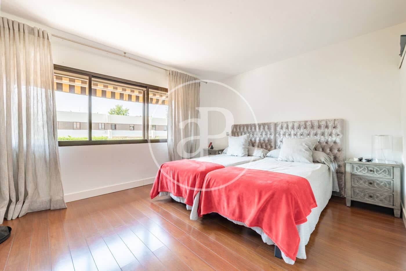 5 bedroom Villa for sale in La Moraleja with pool - € 2,250,000 (Ref: 9949815)